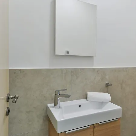 Romantische Mit Pool, Whirlpool Und Sauna *