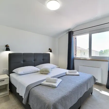 Romantische Mit Pool, Whirlpool Und Sauna Ferienhaus *