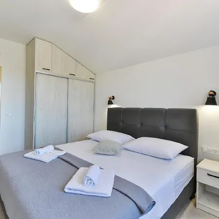 Romantische Mit Pool, Whirlpool Und Sauna Ferienhaus