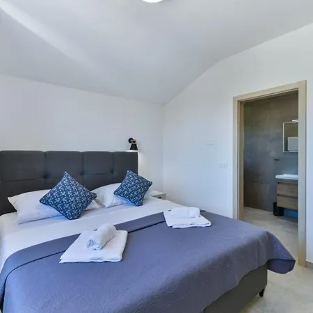 Romantische Mit Pool, Whirlpool Und Sauna